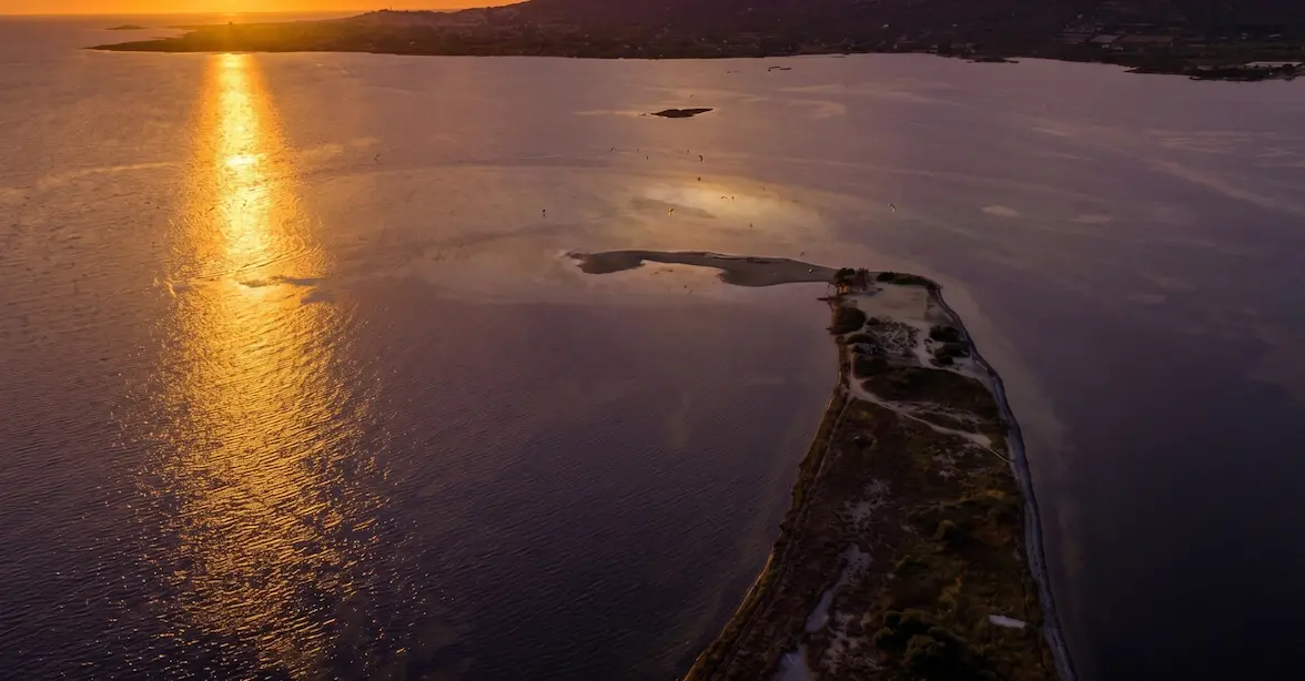 Kitesurf Session im Flachwasser von Sardinien